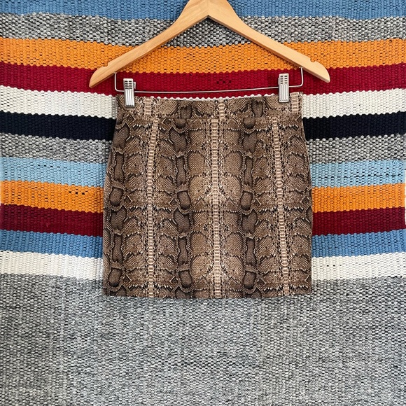 Windsor Snake Print Mini Skirt - Picture 9 of 16